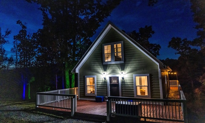 Nancy House | Waterfalls, fishing pond, lake view, vast property