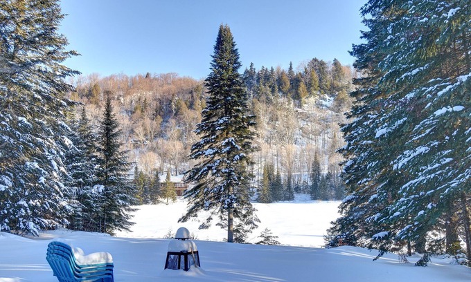 St-Adolphe-d'Howard Cottage | Waterfront Shabby Chic Chalet