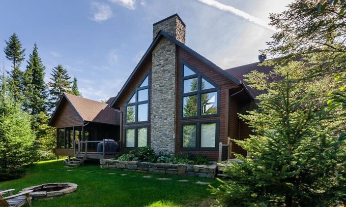 St-Adolphe-d'Howard Ski Chalet | Waterfront Prestige in Nature with private Hot Tub