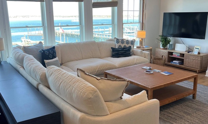 Shoreby Hill Condo | Waterfront 2 bdrm, 2 bath Condo in the Heart of Jamestown