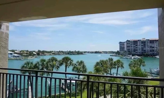 Treasure Island Condo | Waterfront 2B/2B, Pool, Steps to Sand, Remodeled