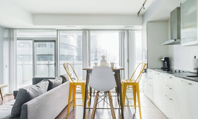 Central Waterfront Condo | Waterfront 2bdr Condo W/Parking