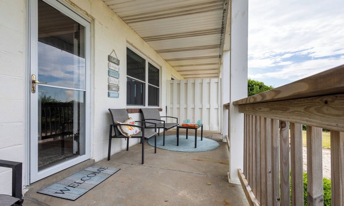 Cottage Line House | Waterfront 2BR/1BA, Amazing View, Backyard Sandy Beach