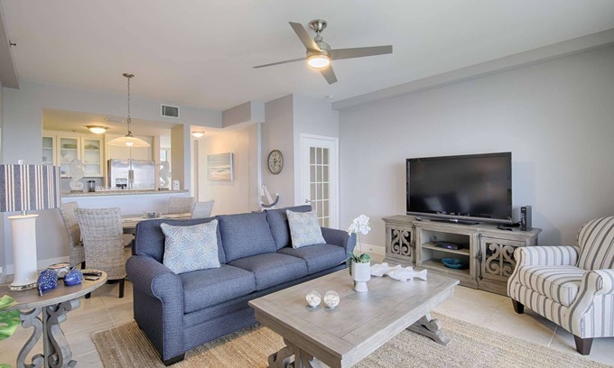 Ruskin House | Waterfront 2BR Townhome w/4 Balconies, Views of River, Bay & St. Pete – Near Beach & Pool