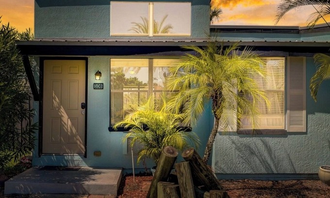 New Smyrna Beach Condo | Waterfront 2BR/1BA Fully Furnished Condo in New Smyrna Beach w Private Boat Slip