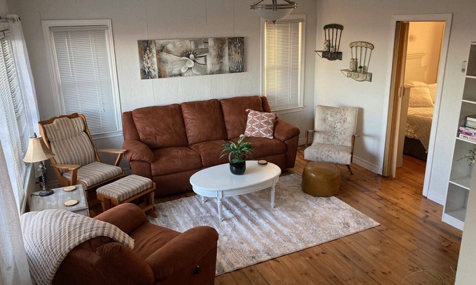 Turkey Point House | Waterfront 3 Bedroom cottage located in beautiful Turkey Point