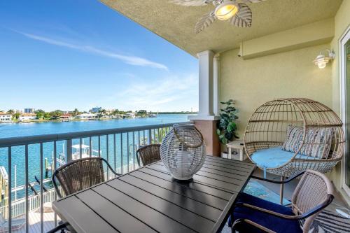 Clearwater Beach Apartment | Waterfront -3BR - 2Kings -Pool Balcony - Beach