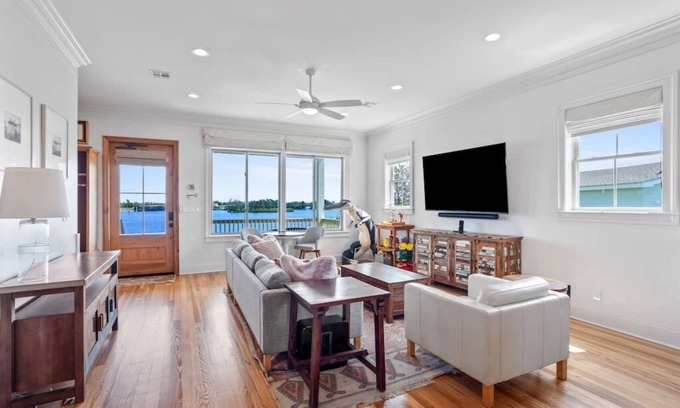 Lake Charles House | Waterfront 4 Bedroom Home