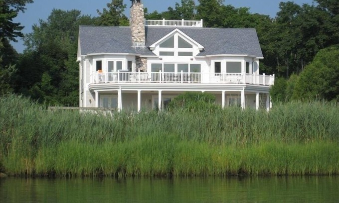 Hampton Bays House | Waterfront, 4 bedrooms, loft, den. Bay Beach, 3300 sft and 1800 sft of decks.