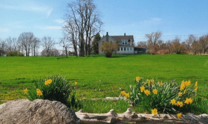 Clayton House | Waterfront 5 Bedroom Grindstone Island Farmhouse