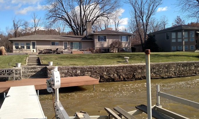 Lakeview House | Waterfront 5 Bedroom Lakehouse with Private Dock on Indian Lake