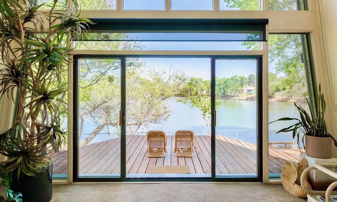 Cottonwood-Verde Village House | Waterfront A-Frame w/Mtn View, Pool, <15min to Old Town, Jerome, Vineyards