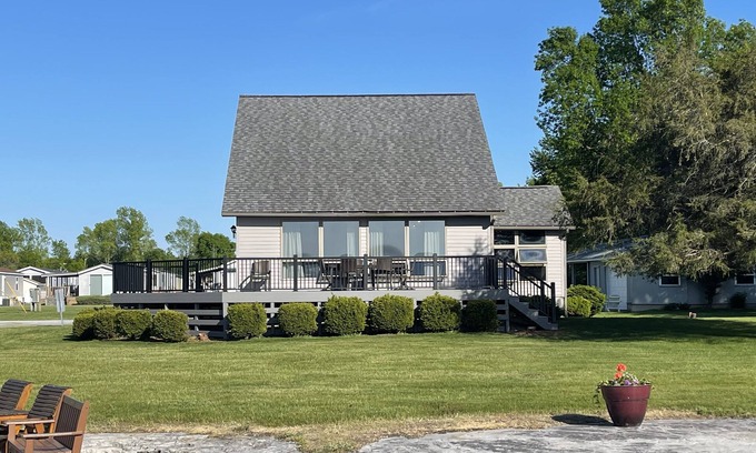 Fishers Landing House | Waterfront - Amazing River View - Newly Renovated