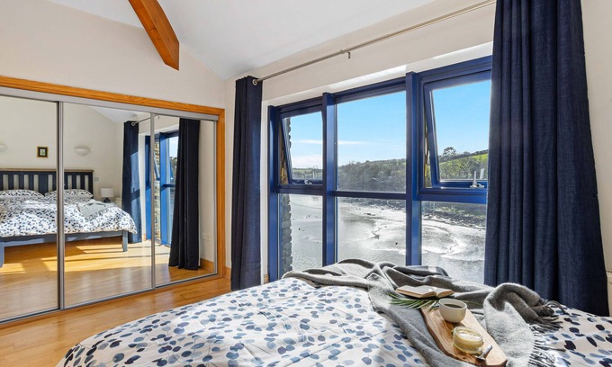 Kingsbridge Apartment | Waterfront apartment with lovely views in Kingsbridge