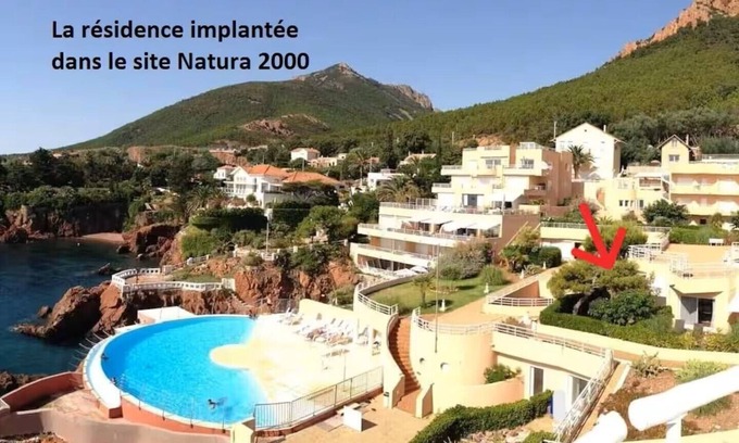 Le Trayas Apartment | WATERFRONT, APT. 55m² SEA VIEW + SOUTH TERRACE-GARDEN of 45m² + SWIMMING POOL