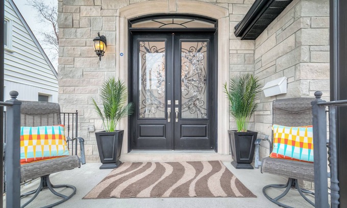 Scarborough Apartment | Waterfront Avenue Suites