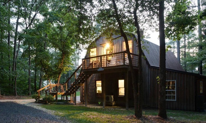 Allen Cabin | Waterfront Barn Loft with Modern Cabin Vibe