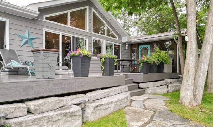 Bobcaygeon Cottage | Waterfront Beach House on Sturgeon Lake