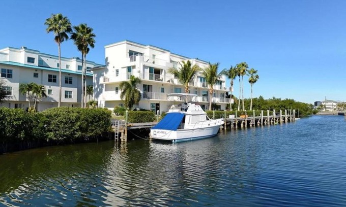 Englewood House | Waterfront Boater's Paradise