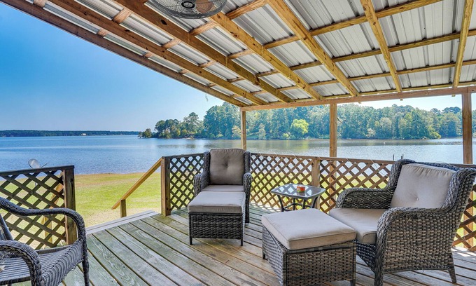 Negreet House | Waterfront ‘Buster's Place on Hickory’ w/Fire Pit