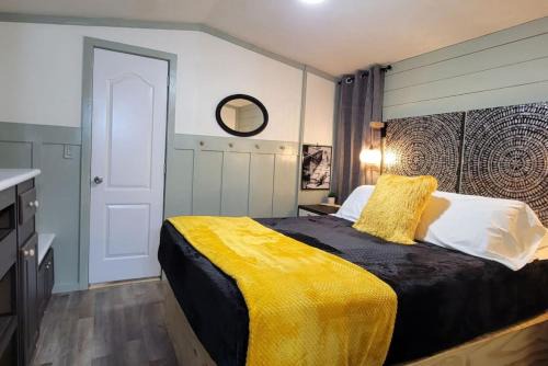 Port Lavaca Apartment | Waterfront Cabin Gator Den