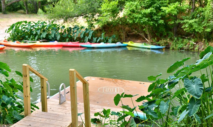 Sutherland Springs Cabin | Waterfront Cabin with Kayaking, Paddle boarding, Pool, Hot Tub & more! - RC7