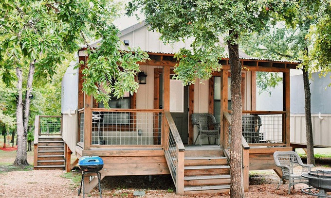 Seguin Cabin | Waterfront Cabin with Kayaking, Paddle boarding, Pool, Hot Tub & more! - SG10