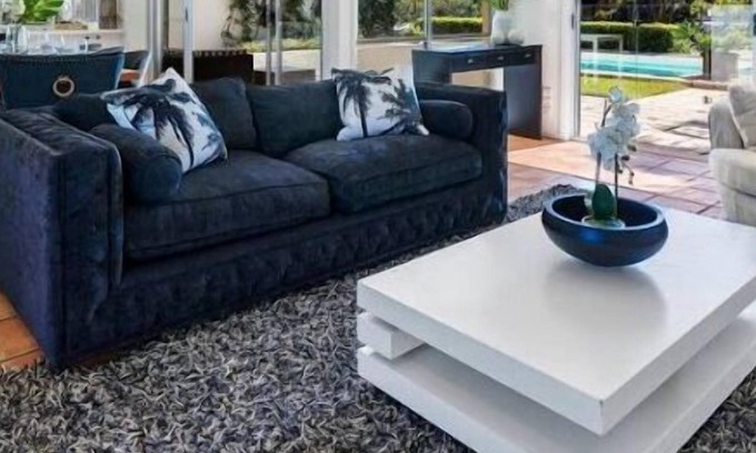 Surfers Paradise House | Waterfront Capri -Walk to cafes by Bnbbooking