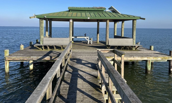 Shady Side House | Waterfront Community | Sleeps 6 | Game Room