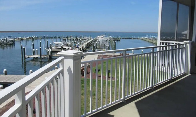 Crisfield Condo | Waterfront Condo Getaway