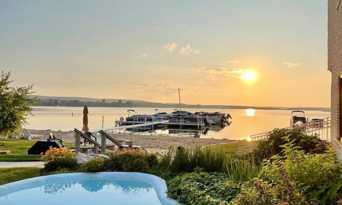 Conway Condo | Waterfront Condo on Crooked Lake | Sleeps 4