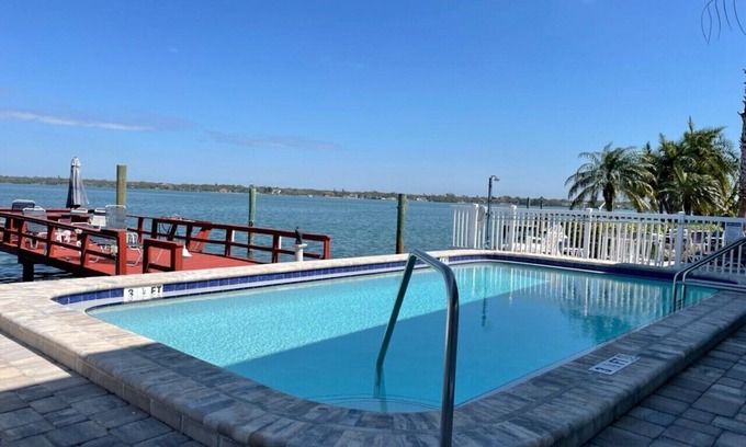 Treasure Island Condo | Waterfront Condo With Spectacular View