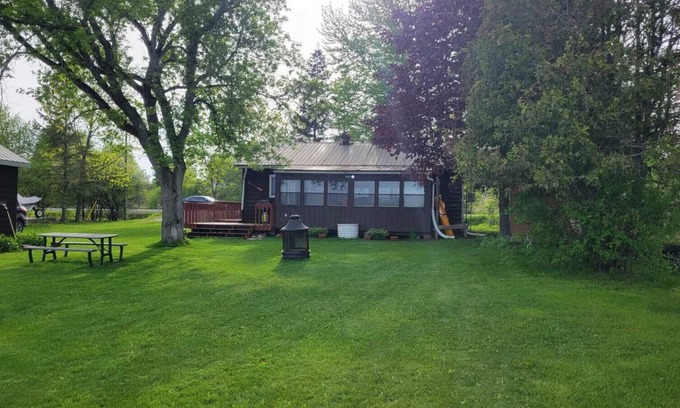 Kawartha Lakes Cottage | Waterfront Cottage By the Pigeon Lake- 2BRs+Bunkie