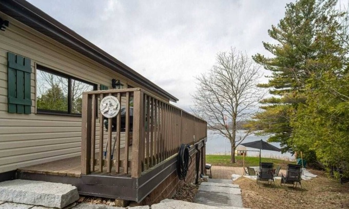 Selwyn Cottage | Waterfront Cottage close to city