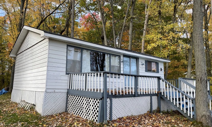 Hastings Cottage | Waterfront cottage, located in the Trent Severn Waterway, 90 min from Toronto