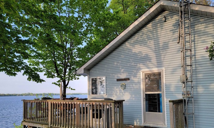 Greater Napanee Cottage | WATERFRONT COTTAGE IN GREATER NAPANEE UNIT A 4305 County road 9, Greater napanee