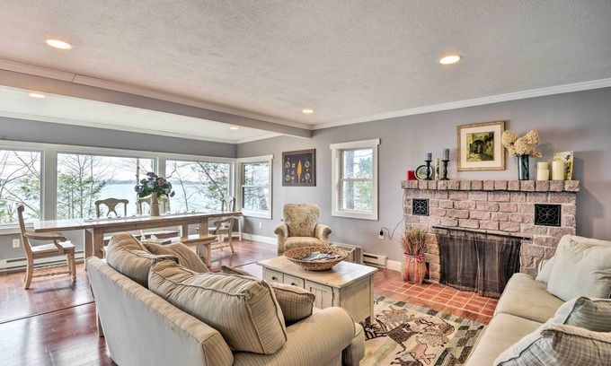Clayton Cottage | Waterfront Cottage on Sawmill Bay w/Deck!