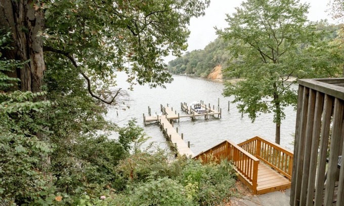 Epping Forest Cottage | WATERFRONT COTTAGE ON SEVERN - STUNNING VIEWS - MINUTES FROM DOWNTOWN ANNAPOLIS