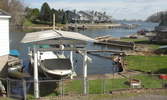 East Irondequoit House | Waterfront cottage w dockage, Central A/C on Irondequoit Bay in Rochester NY
