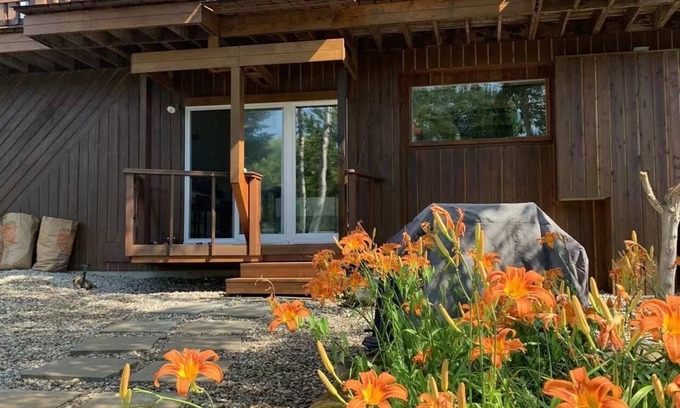 Lagoon City Cottage | Waterfront Cottage with Private Beach in the Heart of Lagoon City