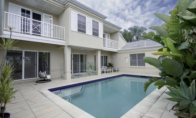 Broadbeach Waters House | Waterfront Family Home on lake - Private swimming pool, kayaks & paddleboards
