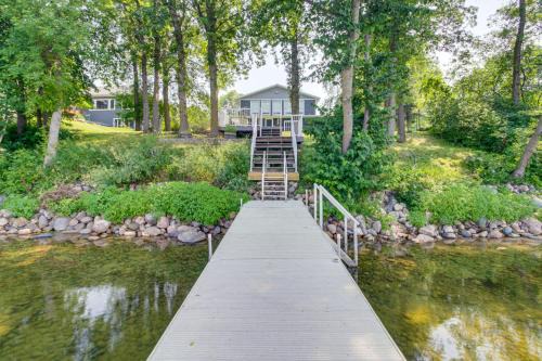 Vergas House | Waterfront Family Retreat on Lake Lida with Dock