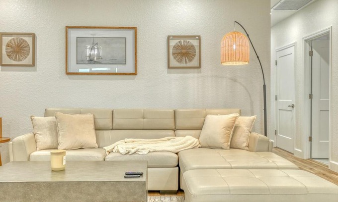 Pebble Beach Villa | Waterfront Family Vacation , Near Ocean and Mineral Springs, 7 sleeps