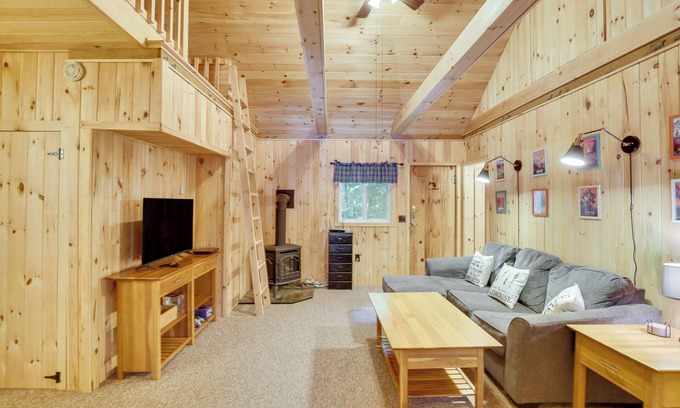 Kents Hill Cabin | Waterfront Fayette Vacation Rental on Parker Pond!