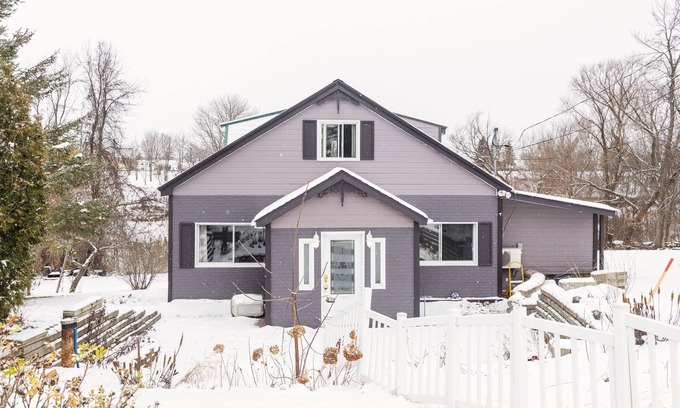 Sainte-Martine House | Waterfront Fully Furnished Pet-Friendly All-Inclusive