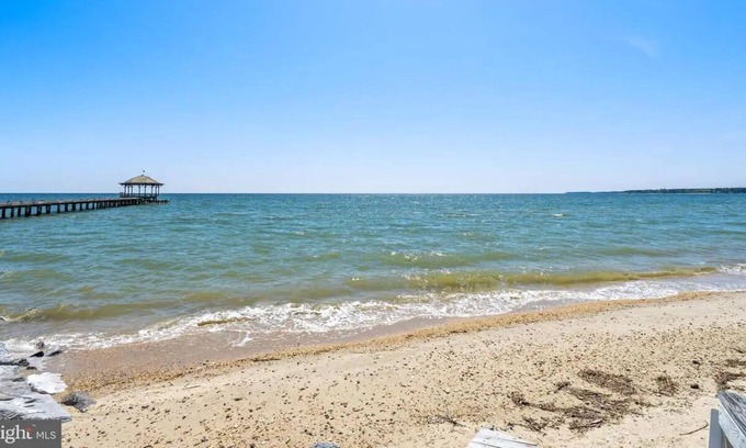 Dameron House | Waterfront getaway with private beach!
