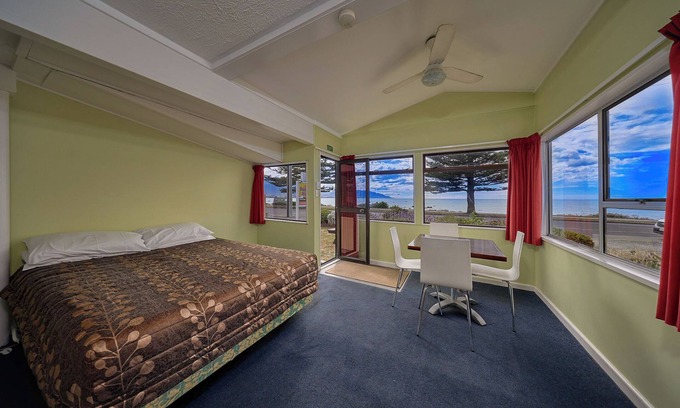 Kaikoura Apartment | Waterfront | Great Views | Affordable | Unit 2, Waterfront | Great Views | Affordable