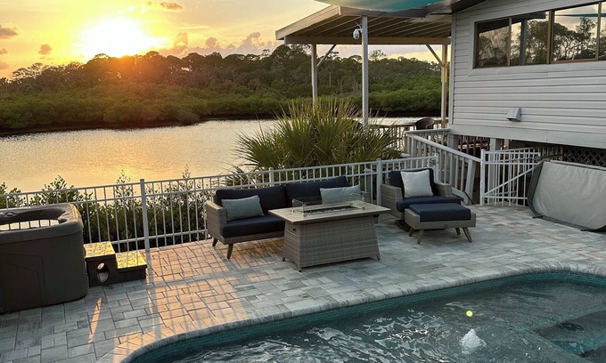 Port Richey House | Waterfront Guest house-Pool- Hot tub