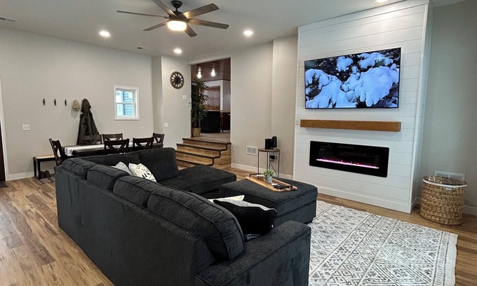 Shawano House | Waterfront home - 35 mins from Lambeau Field