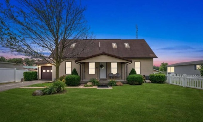 Lakeview House | WATERFRONT Home in the Heart of Indian Lake